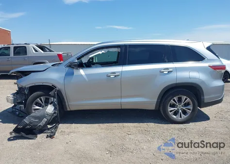 2015 Toyota Highlander Xle z USA, uszkodzony, nr VIN 5TDKKRFH8FS045181